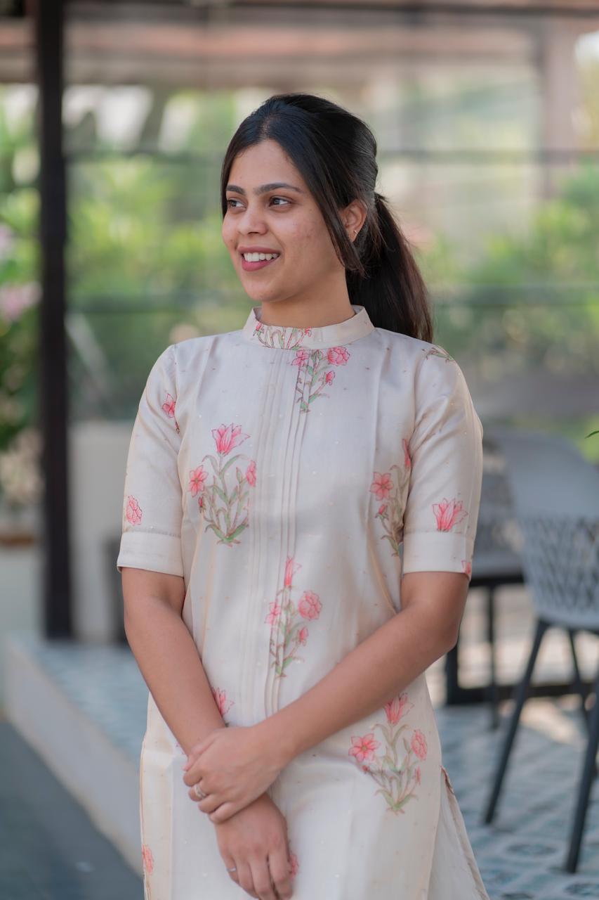 AA016 Creamy Shimmer  Muslin Silk Kurti