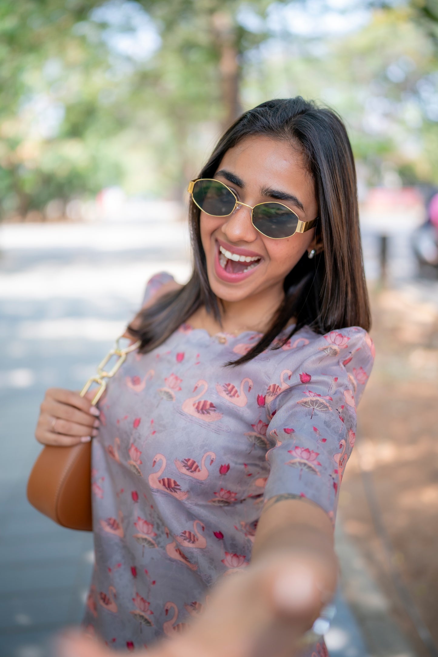 AA190 Grey Swan Shimmer Tissue Silk Kurtih