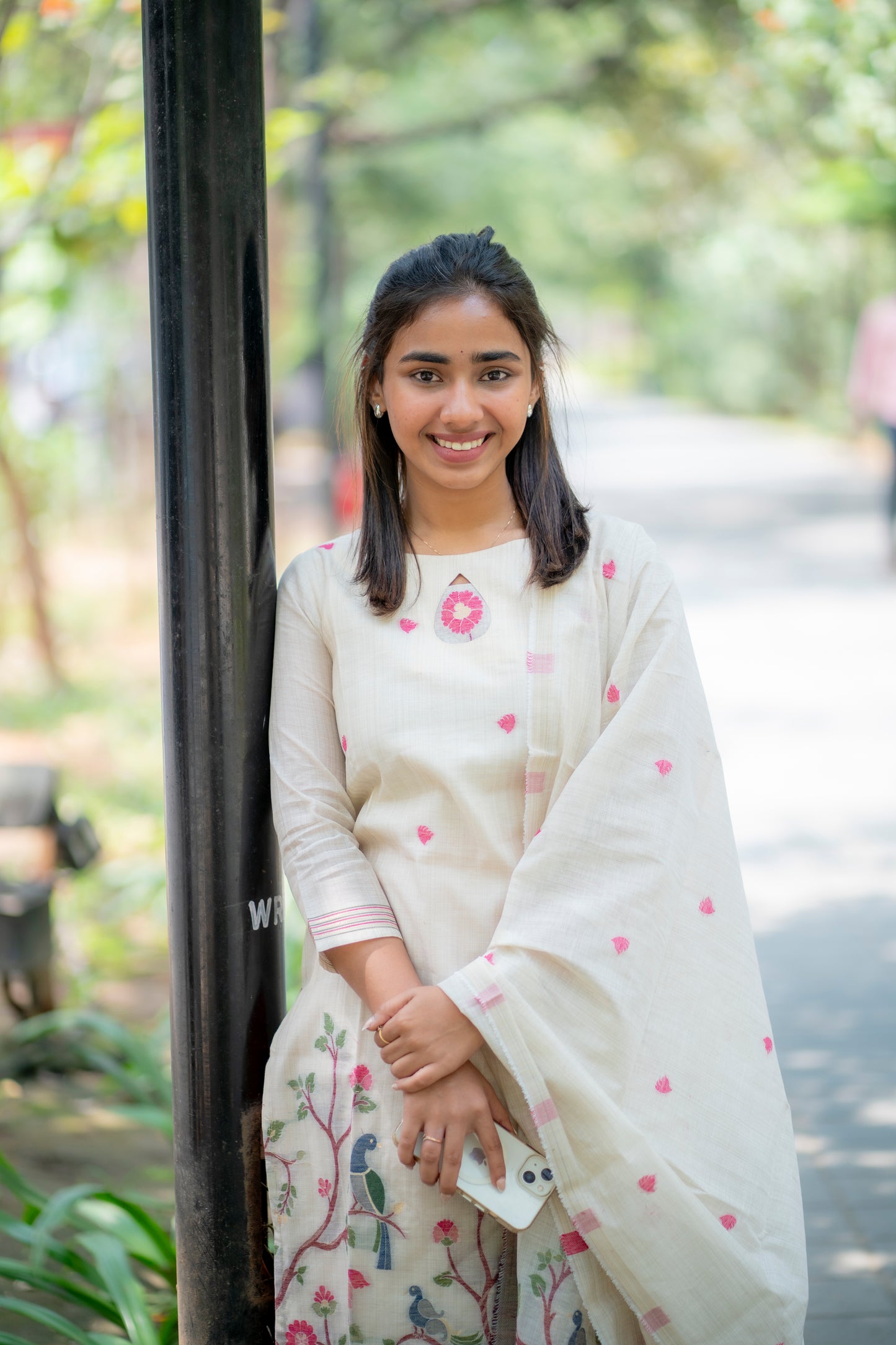 AA183 White Linen Jamdhani 3 Pc Set with beautiful Floral,Elephant,Peacock Prints