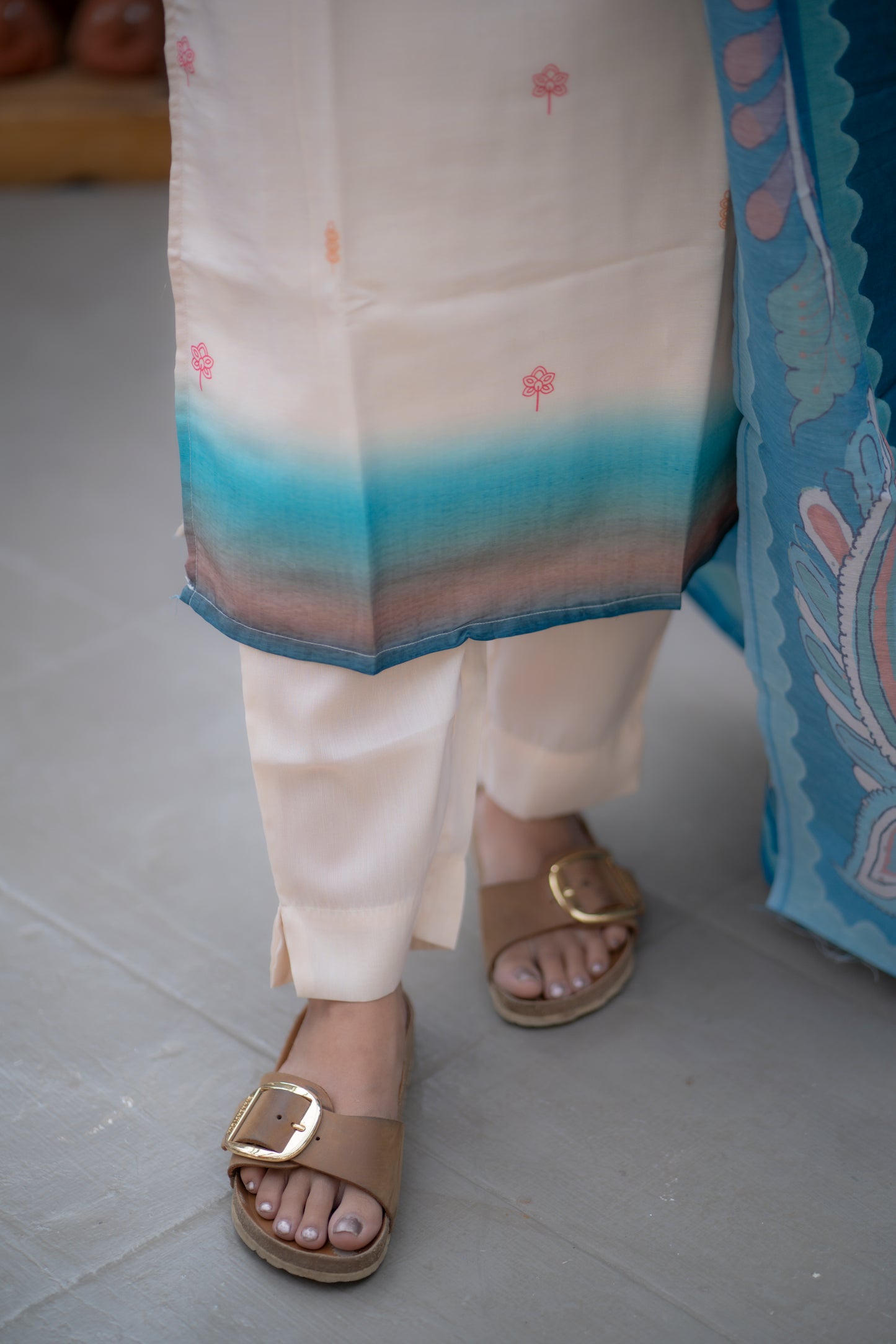 AA169 White with Peacock Blue Gucci Silk 3 Pc Set