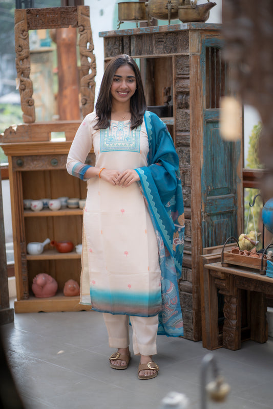 AA169 White with Peacock Blue Gucci Silk 3 Pc Set