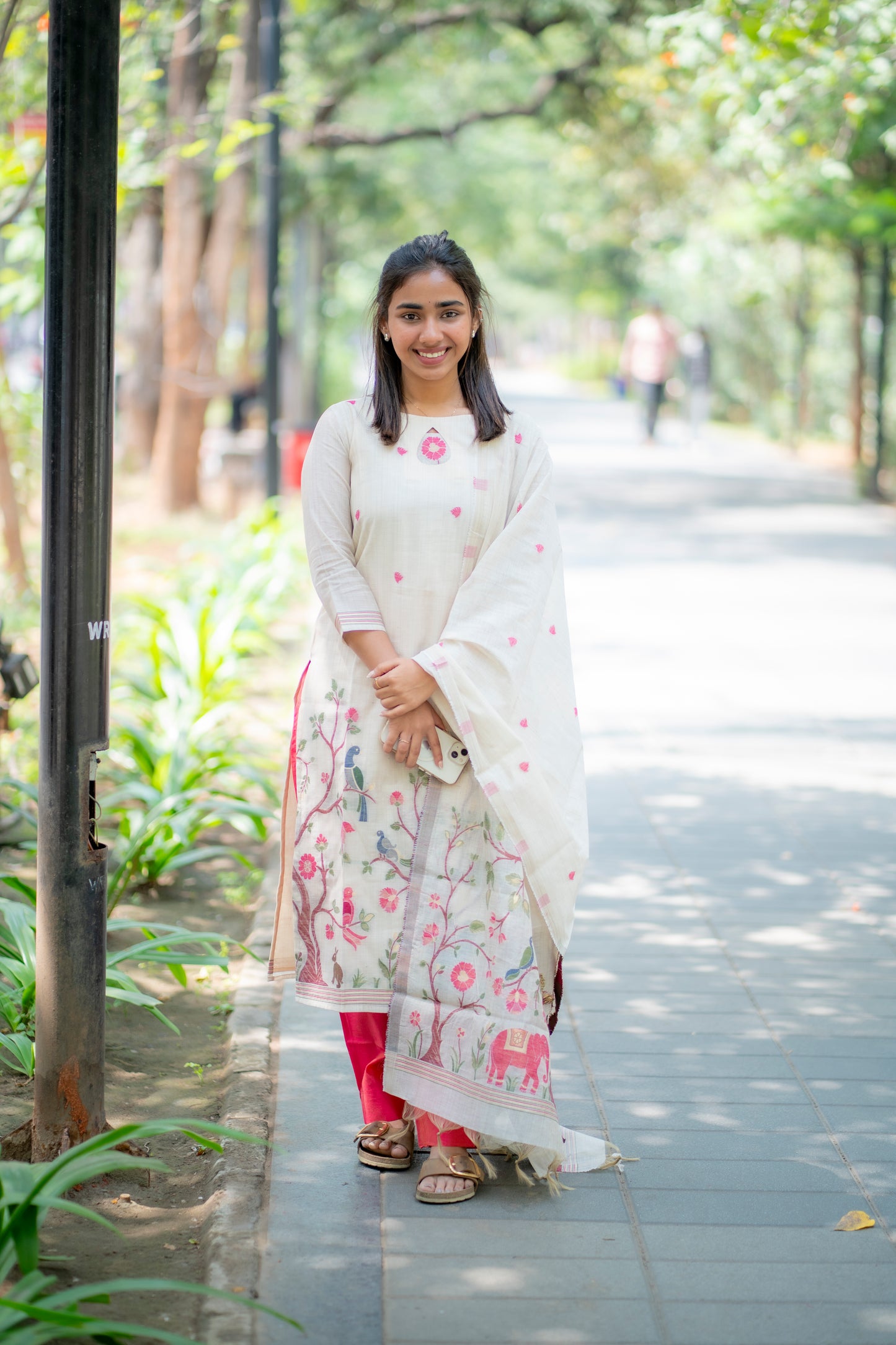 AA183 White Linen Jamdhani 3 Pc Set with beautiful Floral,Elephant,Peacock Prints