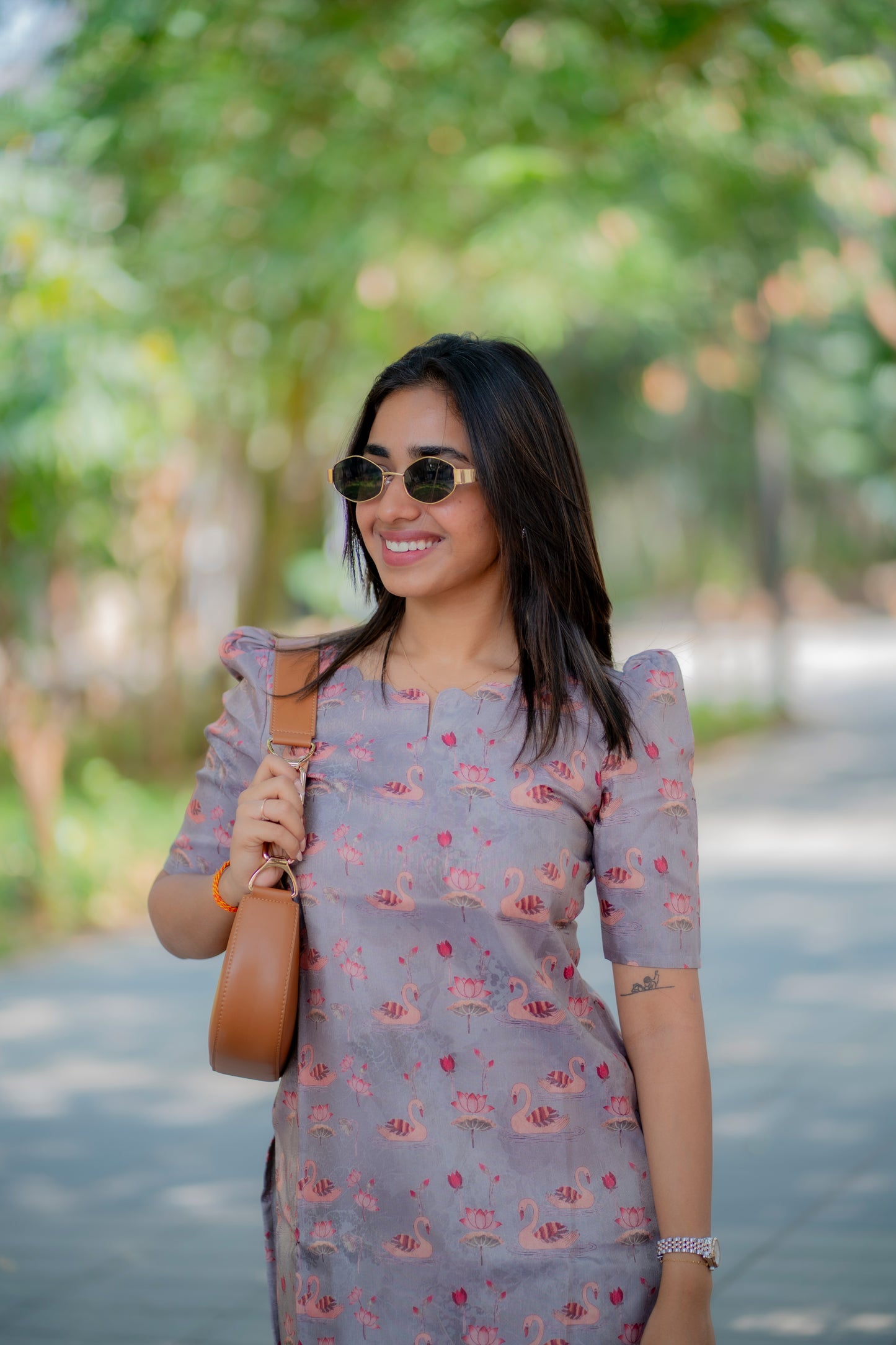 AA190 Grey Swan Shimmer Tissue Silk Kurtih